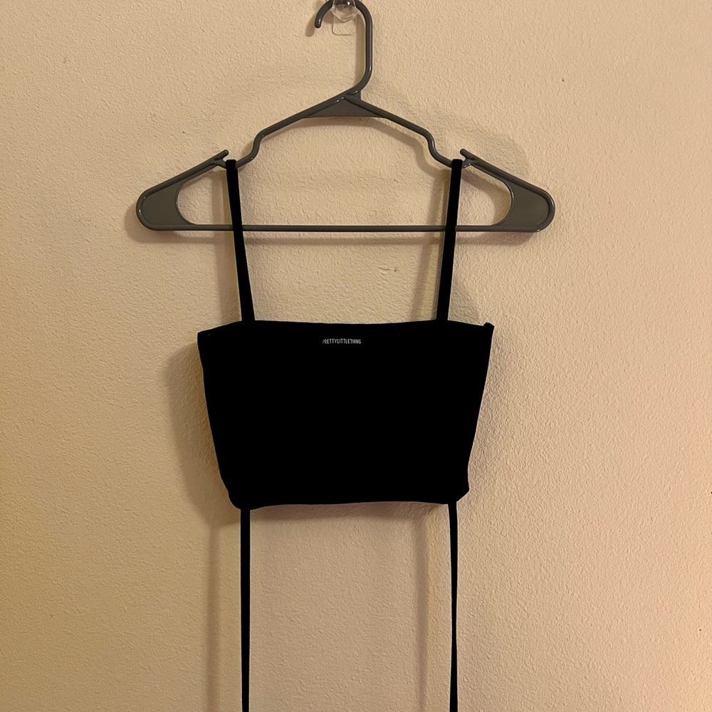 Black wrap around crop top 🐼
